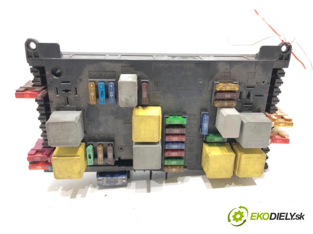 MERCEDES-BENZ VITO Autobus (W639) 2003 - 2022    111 CDI (639.701, 639.703, 639.705) 80 kW [109 KM] olej napędowy 2003 - 2022  skříňka poistková A6395450101 (Pojistkové skříňky)