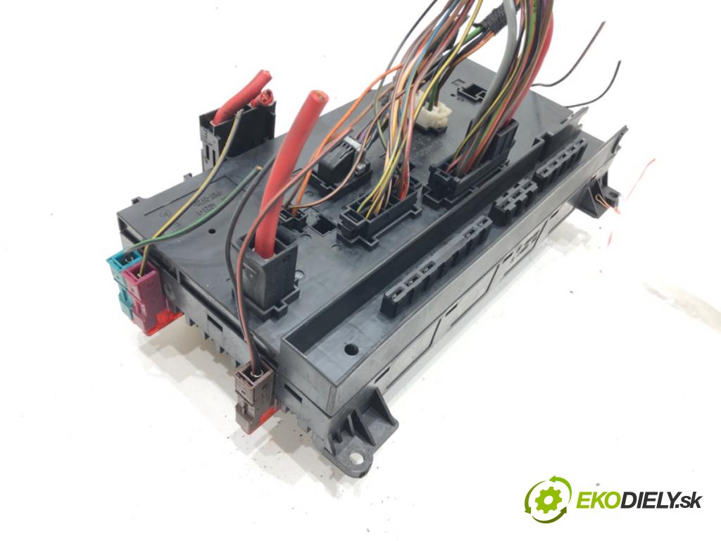 MERCEDES-BENZ VITO Autobus (W639) 2003 - 2022    111 CDI (639.701, 639.703, 639.705) 80 kW [109 KM] olej napędowy 2003 - 2022  skříňka poistková A6395450101 (Pojistkové skříňky)