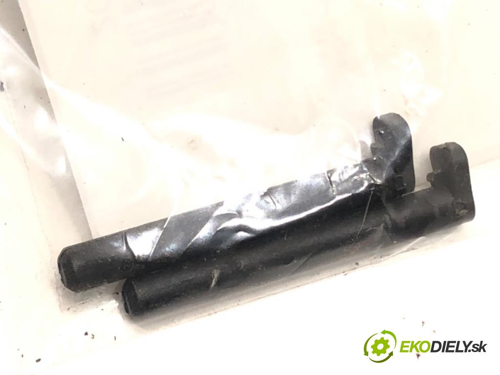 MERCEDES-BENZ VITO Autobus (W639) 2003 - 2022    111 CDI (639.701, 639.703, 639.705) 80 kW [109 KM] olej napędowy 2003 - 2022  Priehradka, kastlík spolujazdca  (Priehradky, kastlíky)