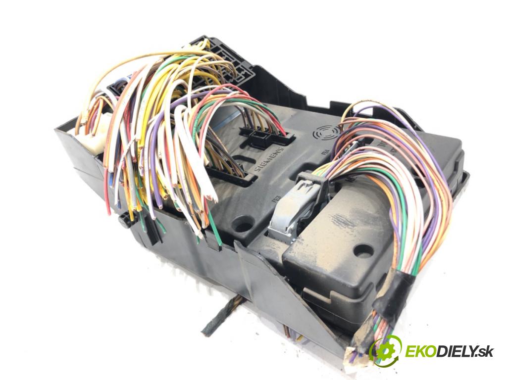 RENAULT SCÉNIC I nadwozie wielkoprzestrzenne (MPV) (JA0/1_, FA0_) 1999 - 2010    1.8 16V (JA12, JA1R, JA1M, JA1A) 85 kW [115 KM] benzyna 2001 - 2003  modul BSI 8200029342B (Pojistkové skříňky)