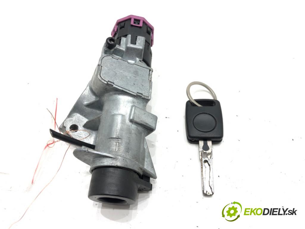 AUDI A4 B5 (8D2) 1994 - 2001    1.8 92 kW [125 KM] benzyna 1994 - 2000  spinačka 4D0905851E (Spínacie skrinky a kľúče)