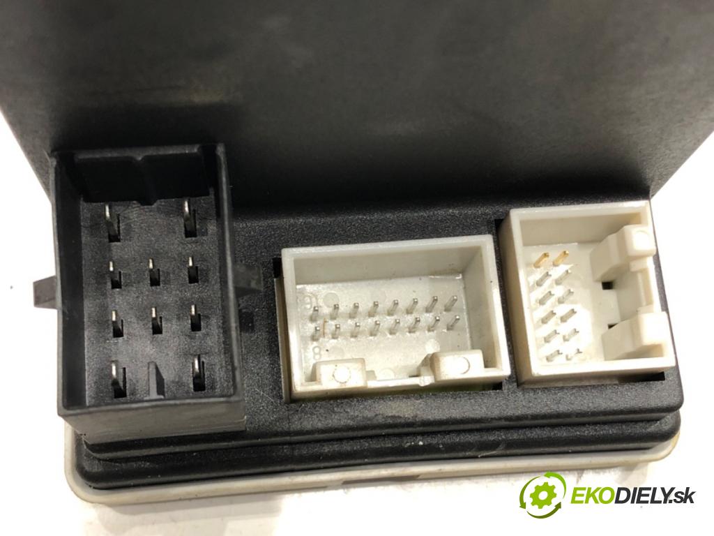 AUDI A4 B5 (8D2) 1994 - 2001    1.8 92 kW [125 KM] benzyna 1994 - 2000  pumpa centrálneho zámku 8L0862257E (Riadiace jednotky centrálneho zámku)