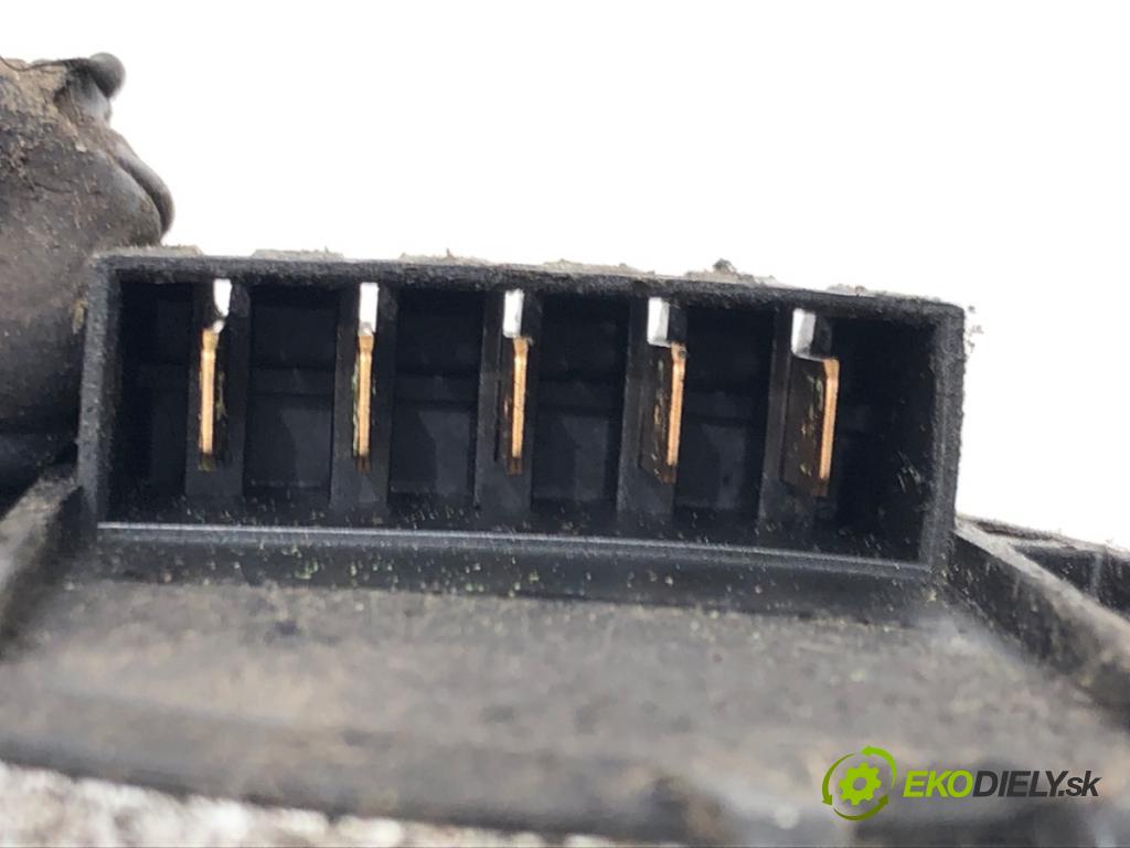 AUDI A4 B5 (8D2) 1994 - 2001    1.8 92 kW [125 KM] benzyna 1994 - 2000  Mechanizmus stieračov predný 8D1955113A (Motorčeky stieračov predné)