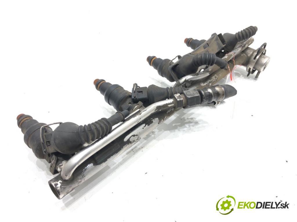 AUDI A4 B5 (8D2) 1994 - 2001    1.8 92 kW [125 KM] benzyna 1994 - 2000  Lišta vstrekovacia 058133681 (Vstrekovacie lišty)