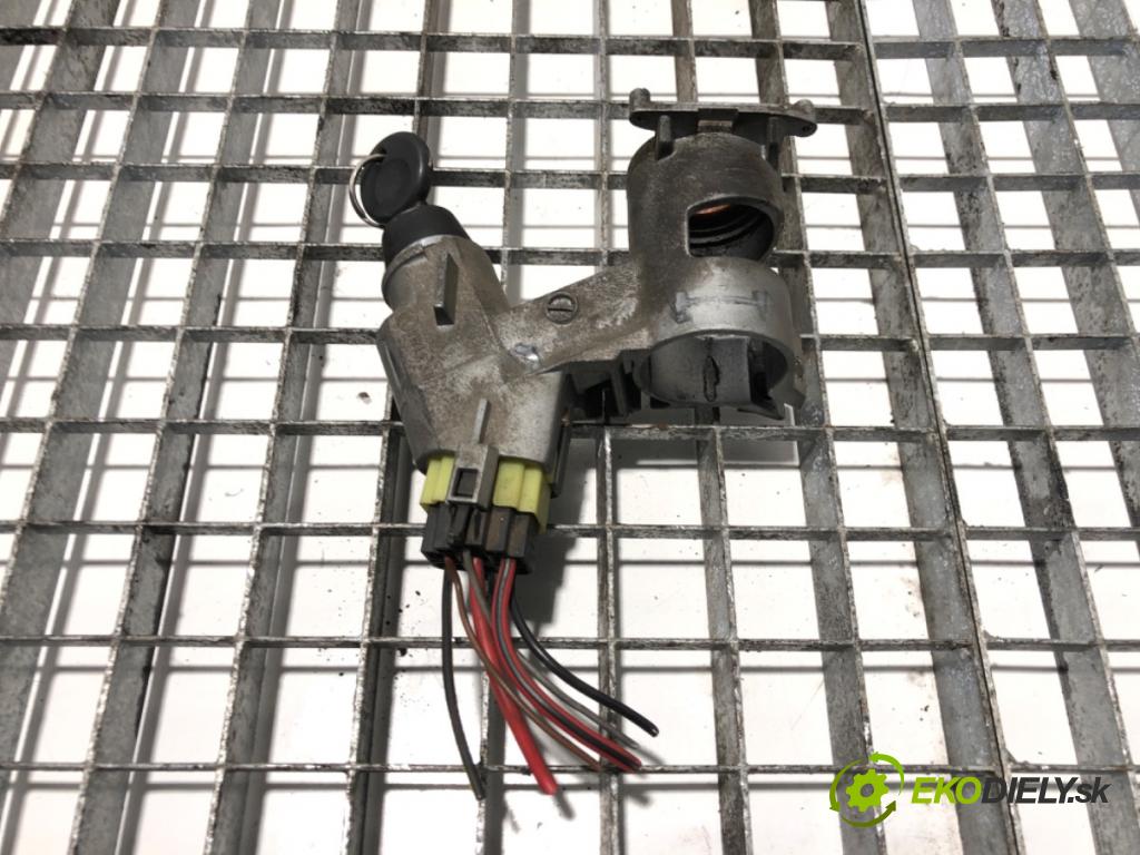 VW TRANSPORTER IV Autobus (70B, 70C, 7DB, 7DK, 70J, 70K, 7DC, 7 1990 - 2004    1.9 TD 50 kW [68 KM] olej napędowy 1992 - 2003  spinačka 701905851 (Spínacie skrinky a kľúče)