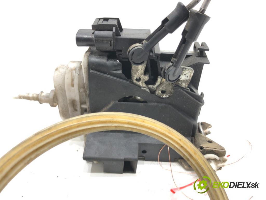 AUDI A4 B5 Avant (8D5) 1994 - 2002    1.8 T 110 kW [150 KM] benzyna 1996 - 2001  zámok dveře levý přední část 8D1837015A