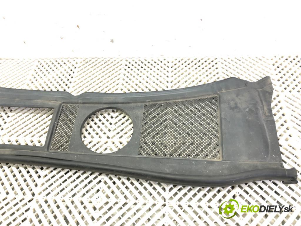 AUDI A6 C5 (4B2) 1997 - 2005    1.8 92 kW [125 KM] benzyna 1997 - 2005  Torpédo, plast pod čelné okno 4B1819417B (Torpéda)