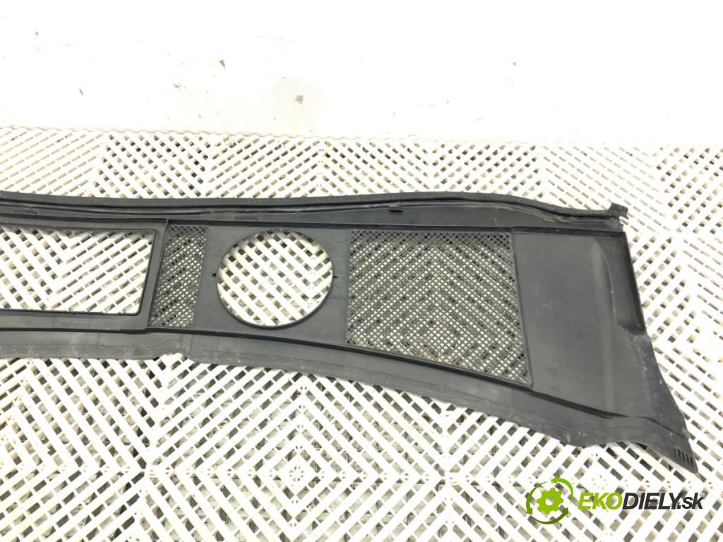 AUDI A6 C5 (4B2) 1997 - 2005    1.8 92 kW [125 KM] benzyna 1997 - 2005  Torpédo, plast pod čelné okno 4B1819417B (Torpéda)