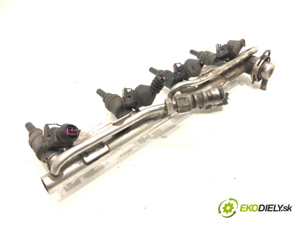 AUDI A6 C5 (4B2) 1997 - 2005    1.8 92 kW [125 KM] benzyna 1997 - 2005  Lišta vstrekovacia 058133551F (Vstrekovacie lišty)