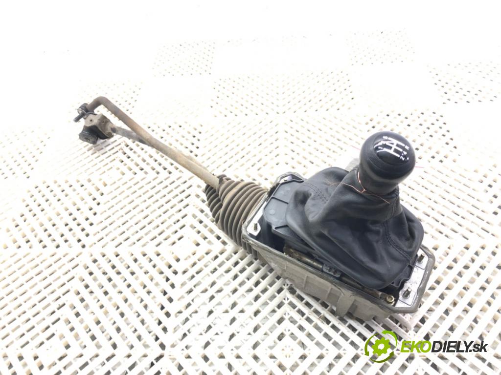 AUDI A6 C5 (4B2) 1997 - 2005    1.8 92 kW [125 KM] benzyna 1997 - 2005  Kulisa 4B0711025 (Rýchlostné páky / kulisy)