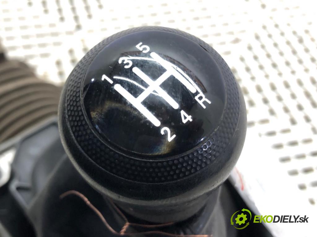 AUDI A6 C5 (4B2) 1997 - 2005    1.8 92 kW [125 KM] benzyna 1997 - 2005  Kulisa 4B0711025 (Rýchlostné páky / kulisy)