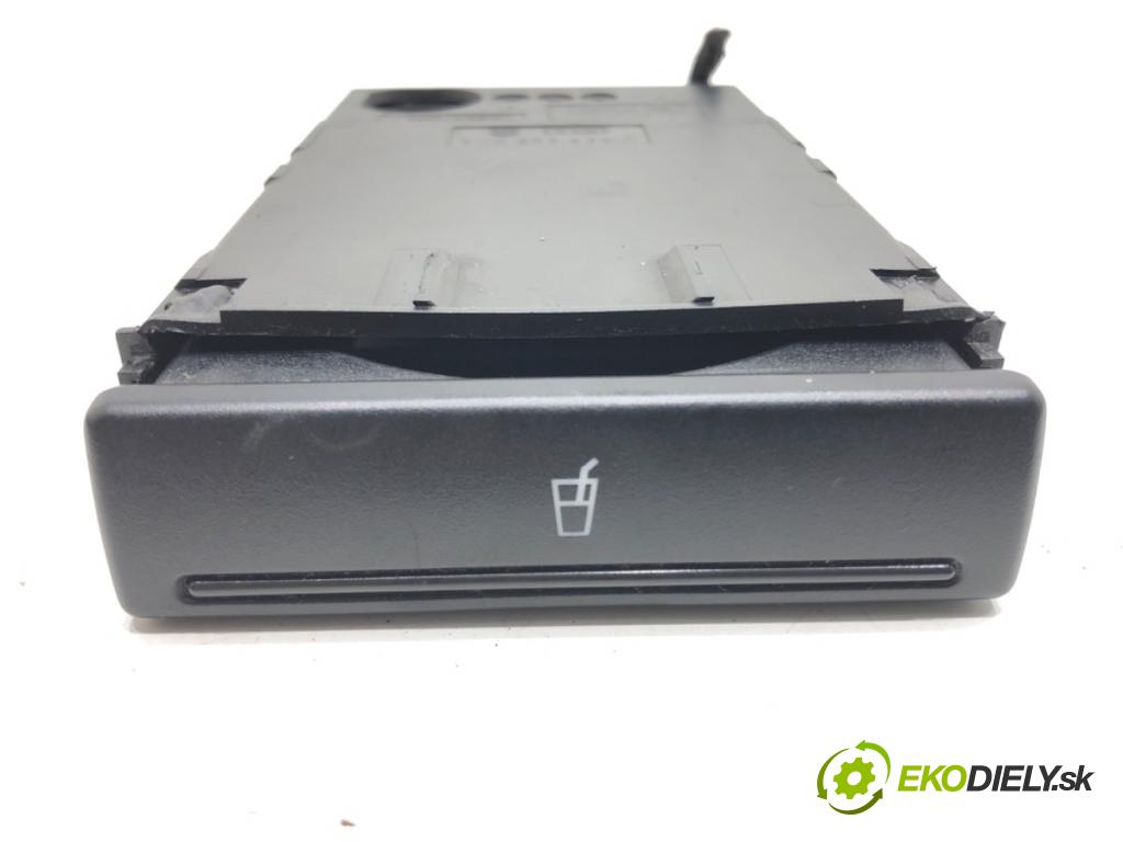 AUDI A4 B5 (8D2) 1994 - 2001    1.8 92 kW [125 KM] benzyna 1994 - 2000  Držiak na nápoje 8D0862534A (Úchyty, držiaky na nápoje)