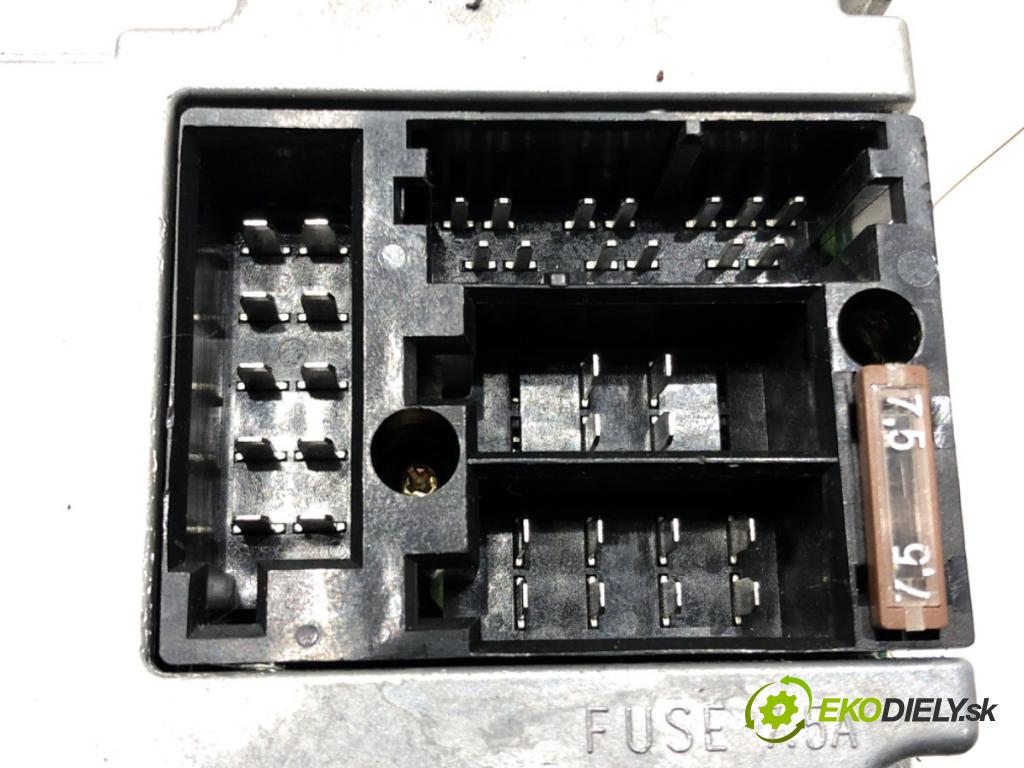 AUDI A4 B5 (8D2) 1994 - 2001    1.8 92 kW [125 KM] benzyna 1994 - 2000  RADIO 8D0035195 (Audio zariadenia)