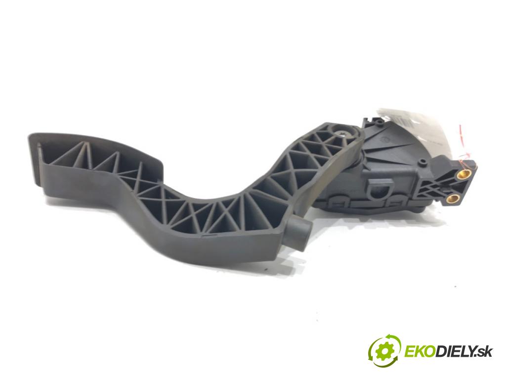 AUDI A4 B5 (8D2) 1994 - 2001    1.8 92 kW [125 KM] benzyna 1994 - 2000  Potenciometer plynu 8D1721523A (Pedále)