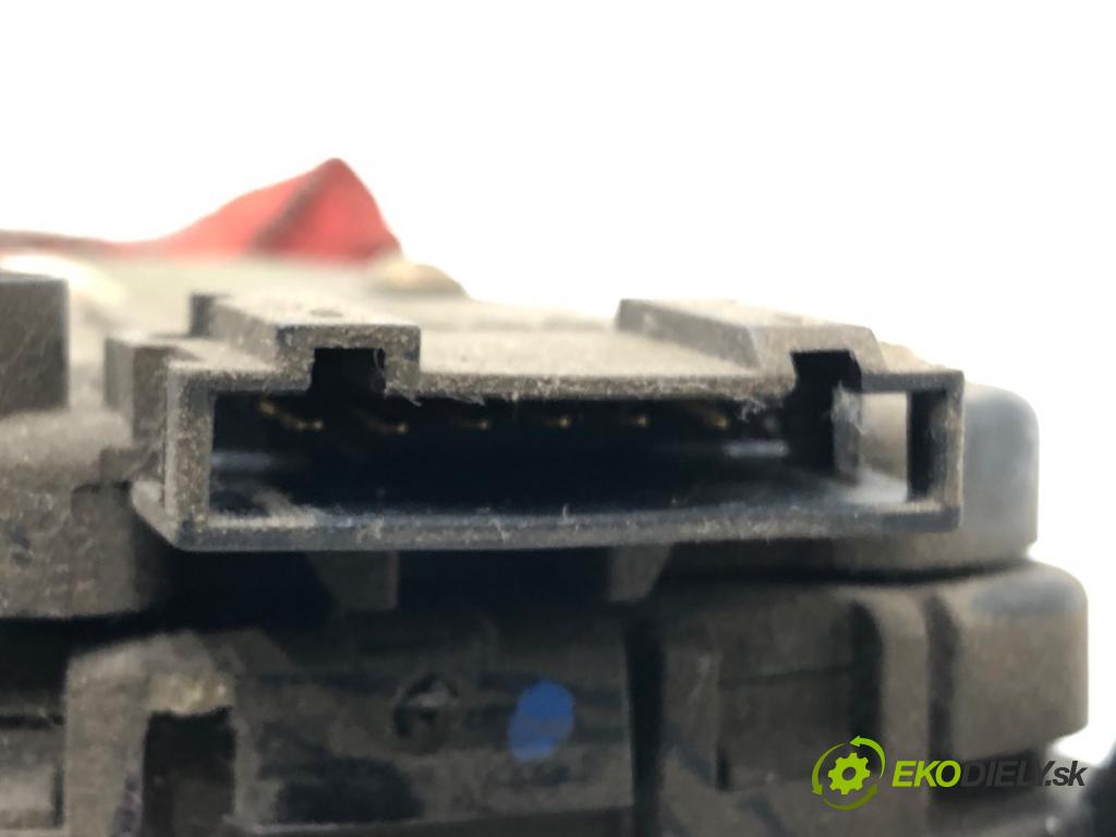 AUDI A4 B5 (8D2) 1994 - 2001    1.8 92 kW [125 KM] benzyna 1994 - 2000  Potenciometer plynu 8D1721523A (Pedále)