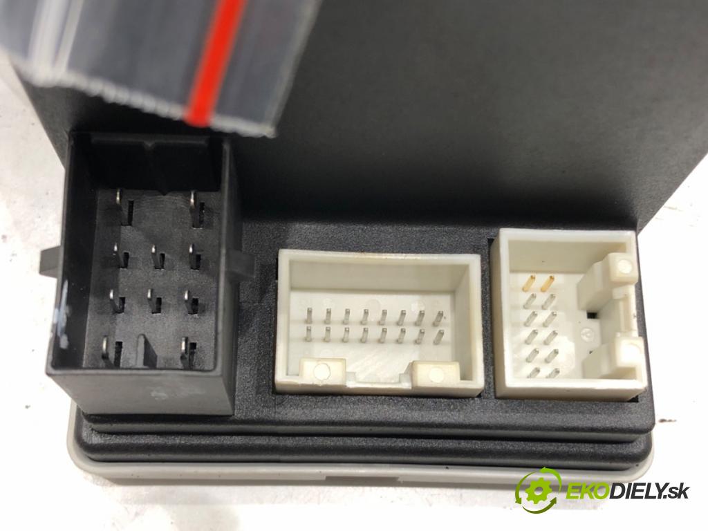 AUDI A4 B5 (8D2) 1994 - 2001    1.8 92 kW [125 KM] benzyna 1994 - 2000  pumpa centrálneho zámku 8D0862257C (Riadiace jednotky centrálneho zámku)