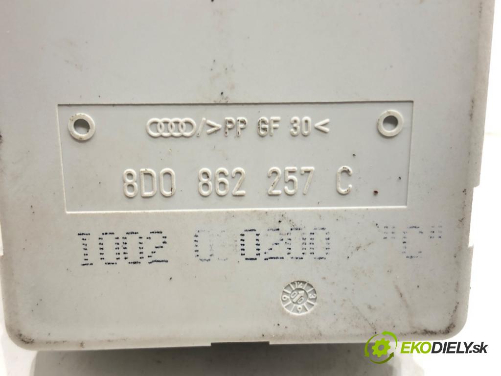 AUDI A4 B5 (8D2) 1994 - 2001    1.8 92 kW [125 KM] benzyna 1994 - 2000  pumpa centrálneho zámku 8D0862257C (Riadiace jednotky centrálneho zámku)