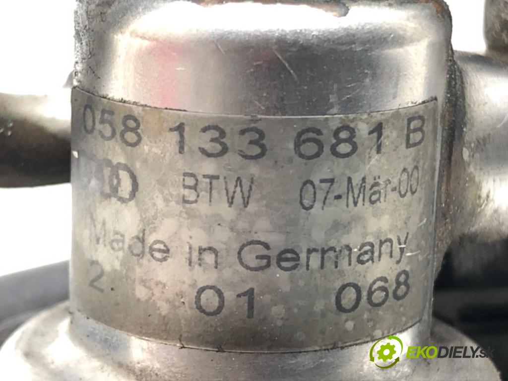 AUDI A4 B5 (8D2) 1994 - 2001    1.8 92 kW [125 KM] benzyna 1994 - 2000  Lišta vstrekovacia 058133551F (Vstrekovacie lišty)