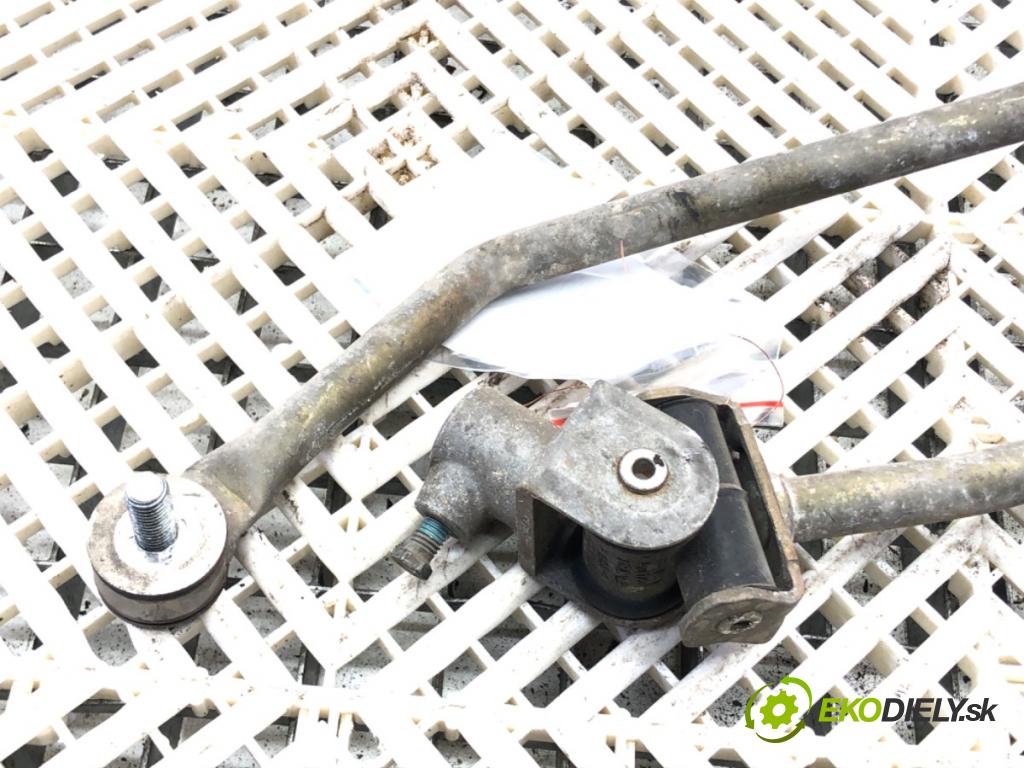 AUDI A4 B5 (8D2) 1994 - 2001    1.8 92 kW [125 KM] benzyna 1994 - 2000  Kulisa 8D0711025AC (Rýchlostné páky / kulisy)