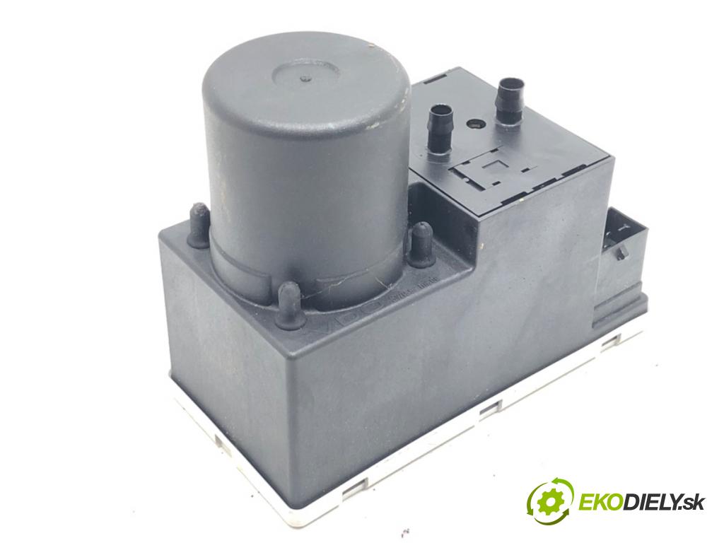 AUDI A4 B5 (8D2) 1994 - 2001    1.8 92 kW [125 KM] benzyna 1994 - 2000  pumpa centrálneho zámku 8D0862257C (Riadiace jednotky centrálneho zámku)