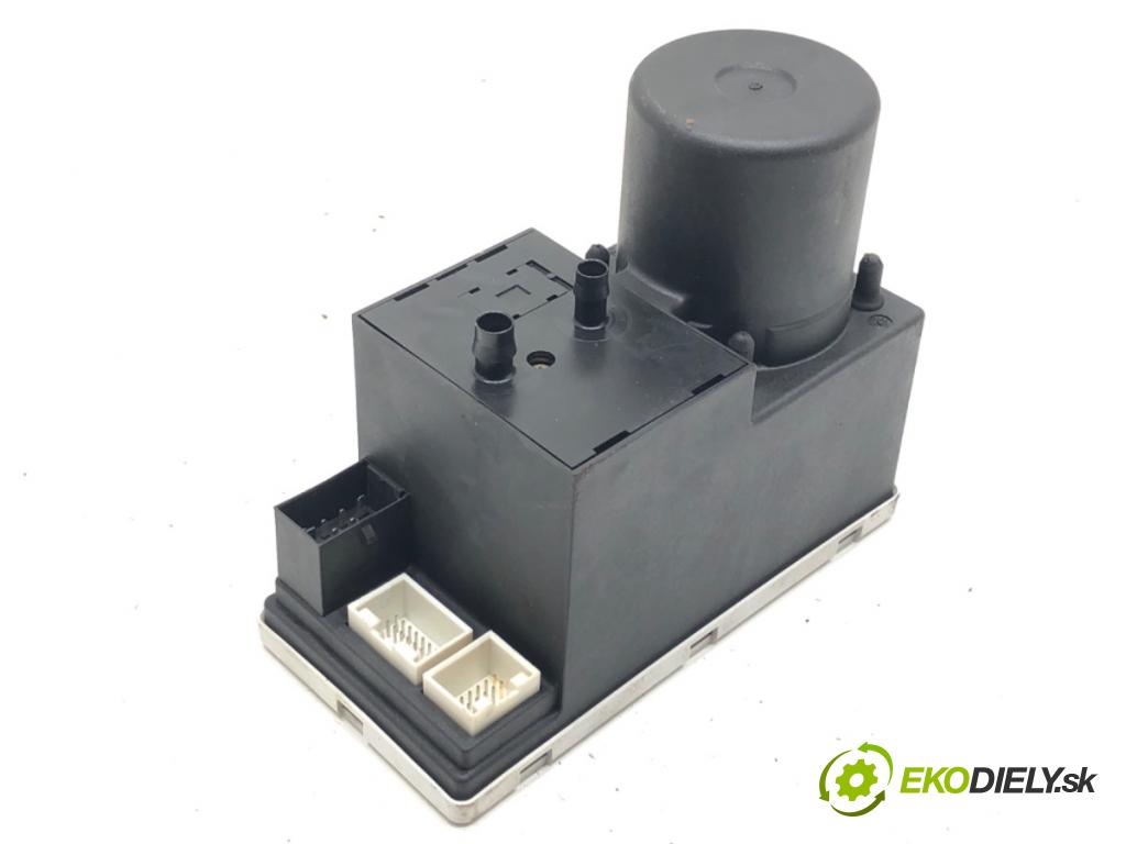 AUDI A4 B5 (8D2) 1994 - 2001    1.8 92 kW [125 KM] benzyna 1994 - 2000  pumpa centrálneho zámku 8D0862257C (Riadiace jednotky centrálneho zámku)