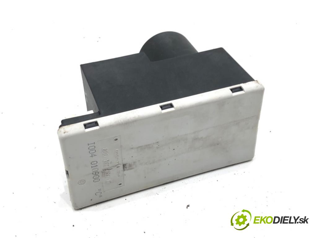 AUDI A4 B5 (8D2) 1994 - 2001    1.8 92 kW [125 KM] benzyna 1994 - 2000  pumpa centrálneho zámku 8D0862257C (Riadiace jednotky centrálneho zámku)