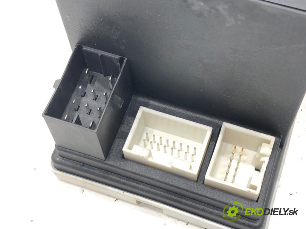 AUDI A4 B5 (8D2) 1994 - 2001    1.8 92 kW [125 KM] benzyna 1994 - 2000  pumpa centrálneho zámku 8D0862257C (Riadiace jednotky centrálneho zámku)