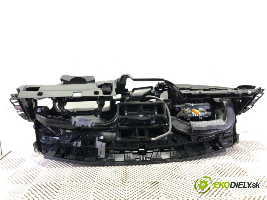 VOLVO V60 I (155, 157) 2010 - 2018    D3 / D4 120 kW [163 KM] olej napędowy 2010 - 2014  Palubná doska  (Palubné dosky)