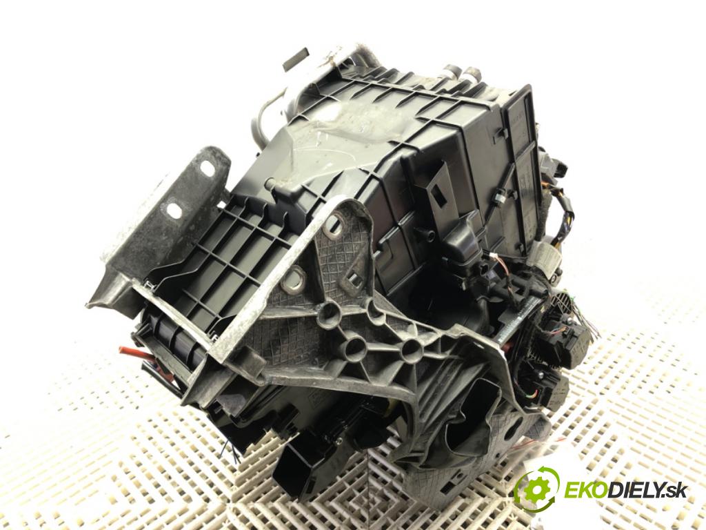 VOLVO V60 I (155, 157) 2010 - 2018    D3 / D4 120 kW [163 KM] olej napędowy 2010 - 2014  topné těleso radiátor topení komplet KOMBAJN P31348268 (Radiátory topení)