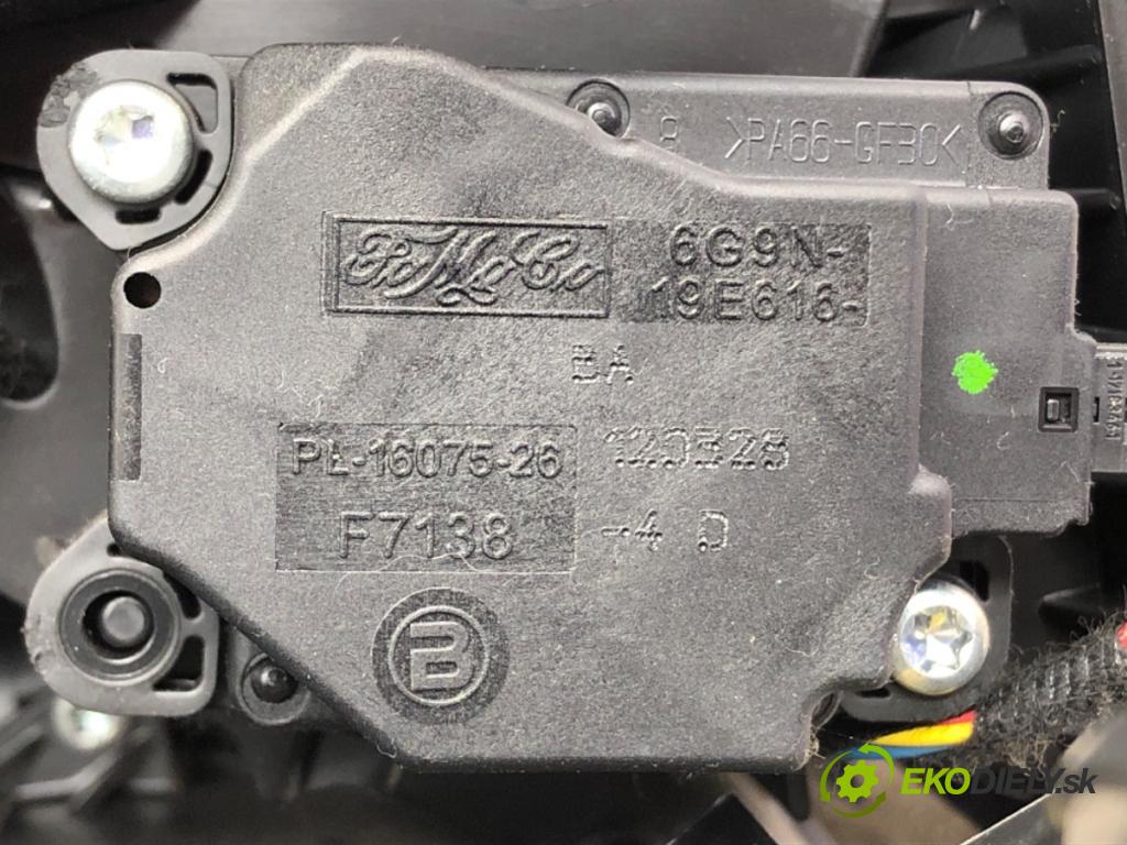 VOLVO V60 I (155, 157) 2010 - 2018    D3 / D4 120 kW [163 KM] olej napędowy 2010 - 2014  topné těleso radiátor topení komplet KOMBAJN P31348268 (Radiátory topení)