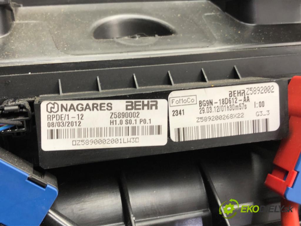 VOLVO V60 I (155, 157) 2010 - 2018    D3 / D4 120 kW [163 KM] olej napędowy 2010 - 2014  topné těleso radiátor topení komplet KOMBAJN P31348268 (Radiátory topení)