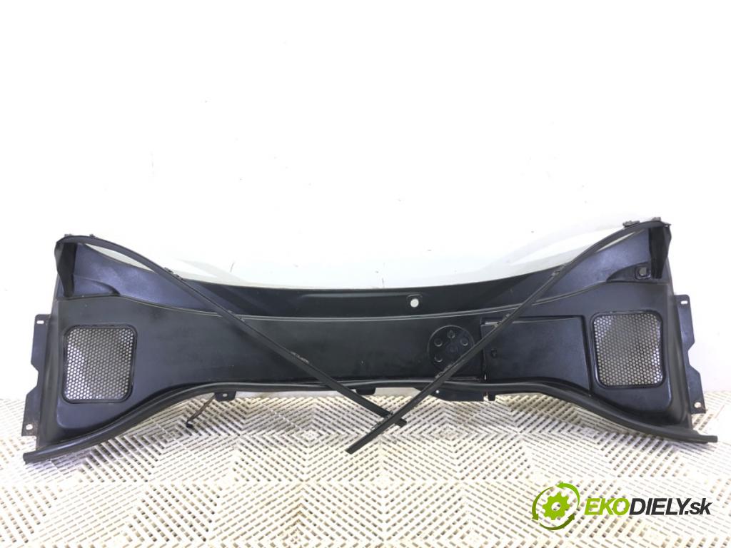 VOLVO V60 I (155, 157) 2010 - 2018    D3 / D4 120 kW [163 KM] olej napędowy 2010 - 2014  Torpédo, plast pod čelné okno 30779344 (Torpéda)