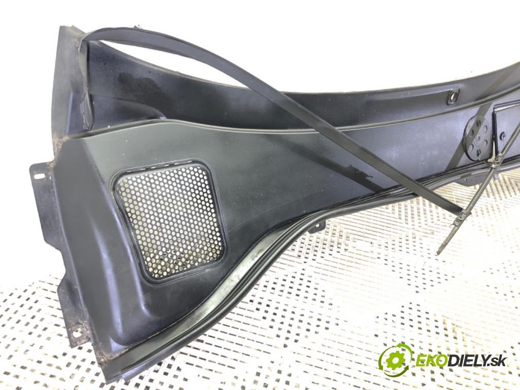 VOLVO V60 I (155, 157) 2010 - 2018    D3 / D4 120 kW [163 KM] olej napędowy 2010 - 2014  Torpédo, plast pod čelné okno 30779344 (Torpéda)