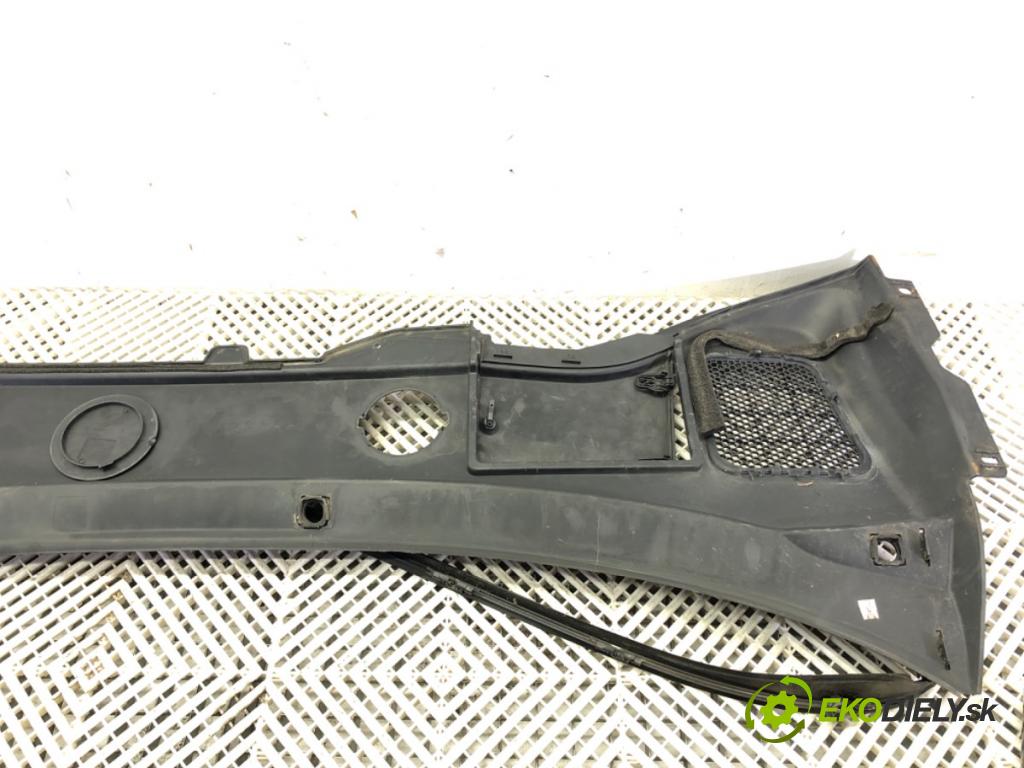 VOLVO V60 I (155, 157) 2010 - 2018    D3 / D4 120 kW [163 KM] olej napędowy 2010 - 2014  Torpédo, plast pod čelné okno 30779344 (Torpéda)