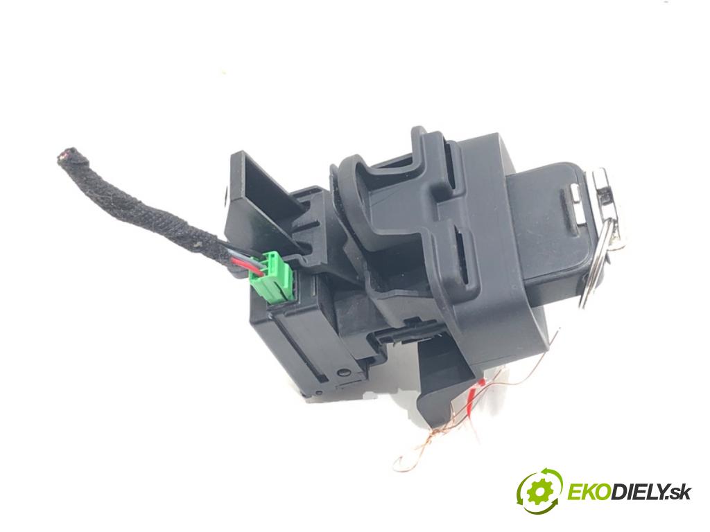 VOLVO V60 I (155, 157) 2010 - 2018    D3 / D4 120 kW [163 KM] olej napędowy 2010 - 2014  spinačka 28227917 (Spínacie skrinky a kľúče)