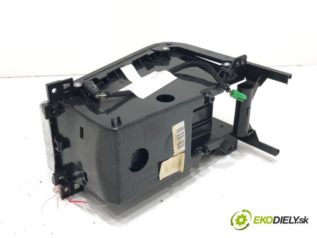 VOLVO V60 I (155, 157) 2010 - 2018    D3 / D4 120 kW [163 KM] olej napędowy 2010 - 2014  Držiak na nápoje 30791467 (Úchyty, držiaky na nápoje)