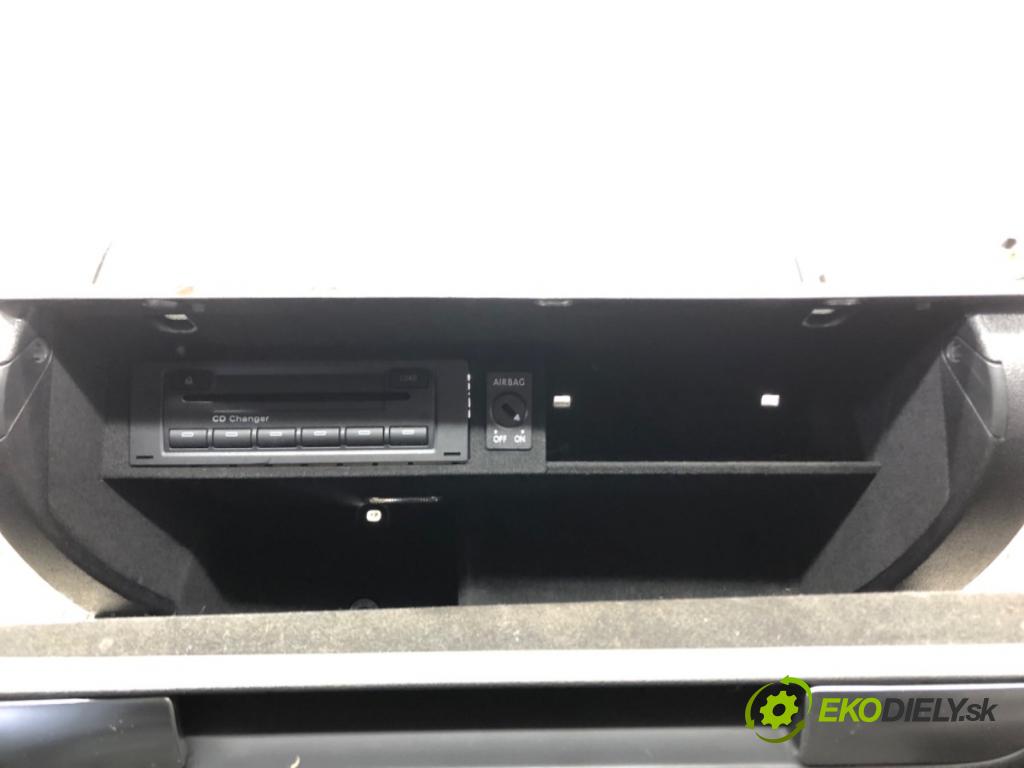 AUDI A3 (8P1) 2003 - 2013    1.8 TFSI 118 kW [160 KM] benzyna 2006 - 2012  Priehradka, kastlík spolujazdca 8P1857035A (Priehradky, kastlíky)