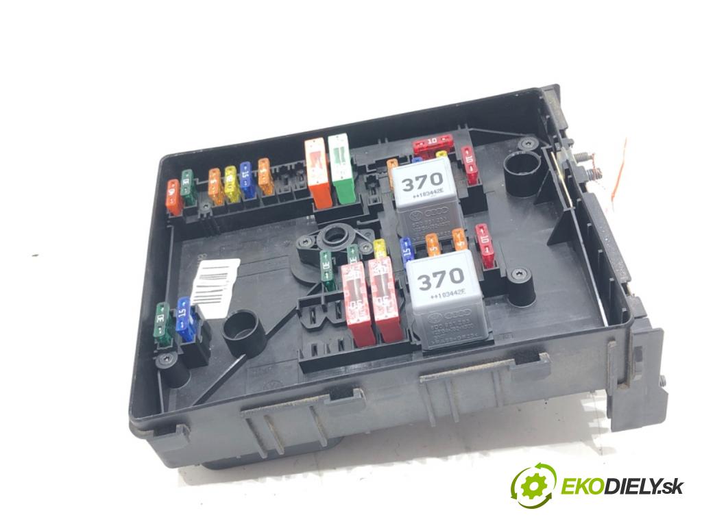 AUDI A3 (8P1) 2003 - 2013    1.8 TFSI 118 kW [160 KM] benzyna 2006 - 2012  skříňka poistková 1K0937629A (Pojistkové skříňky)