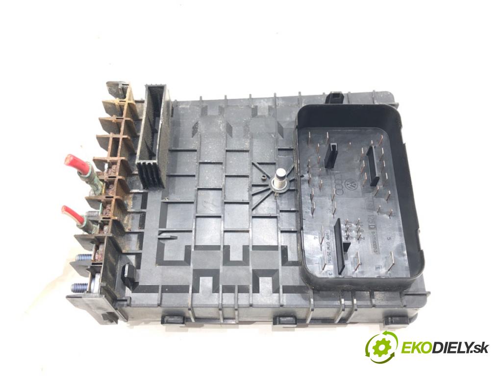 AUDI A3 (8P1) 2003 - 2013    1.8 TFSI 118 kW [160 KM] benzyna 2006 - 2012  skříňka poistková 1K0937629A (Pojistkové skříňky)