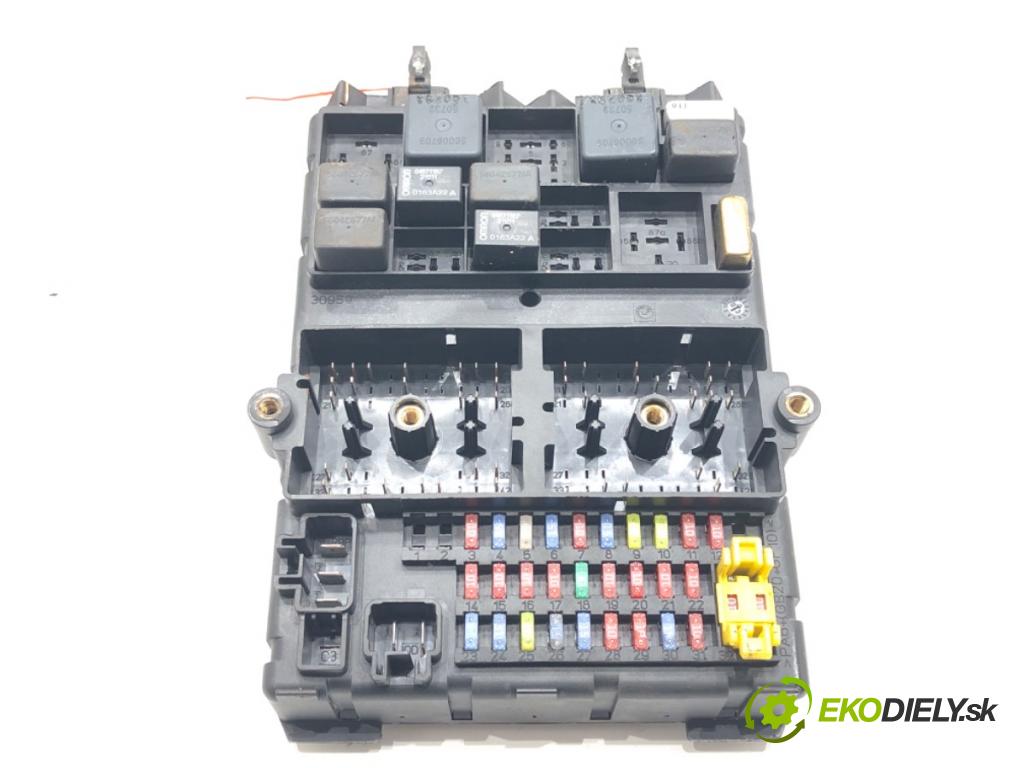 JEEP GRAND CHEROKEE II (WJ, WG) 1998 - 2005    2.7 CRD 4x4 120 kW [163 KM] olej napędowy 2001 - 2005  skříňka poistková 04831433AA (Pojistkové skříňky)