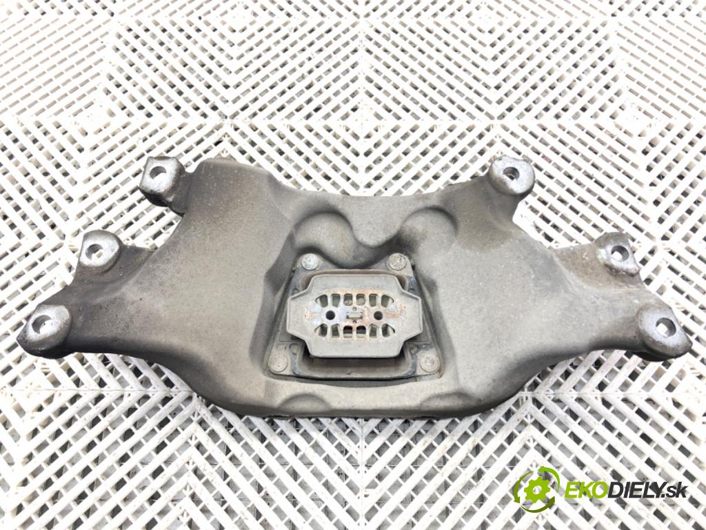 AUDI A6 C6 Avant (4F5) 2004 - 2011    2.0 TDI 100 kW [136 KM] olej napędowy 2005 - 2011  Držiak prevodovky 4F0398263 K