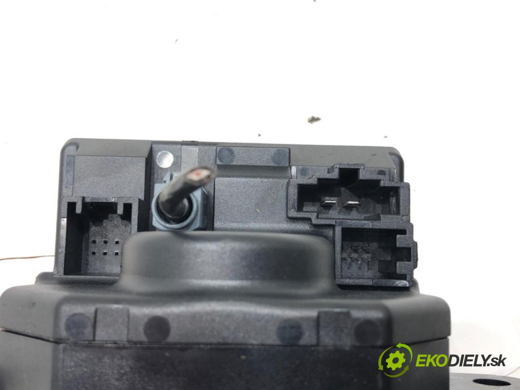 AUDI A6 C6 Avant (4F5) 2004 - 2011    2.0 TDI 100 kW [136 KM] olej napędowy 2005 - 2011  spinačka  (Spínacie skrinky a kľúče)