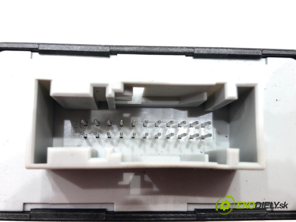 AUDI A6 C6 Avant (4F5) 2004 - 2011    2.0 TDI 100 kW [136 KM] olej napędowy 2005 - 2011  Modul svetiel 8P0907357M (Ostatné)