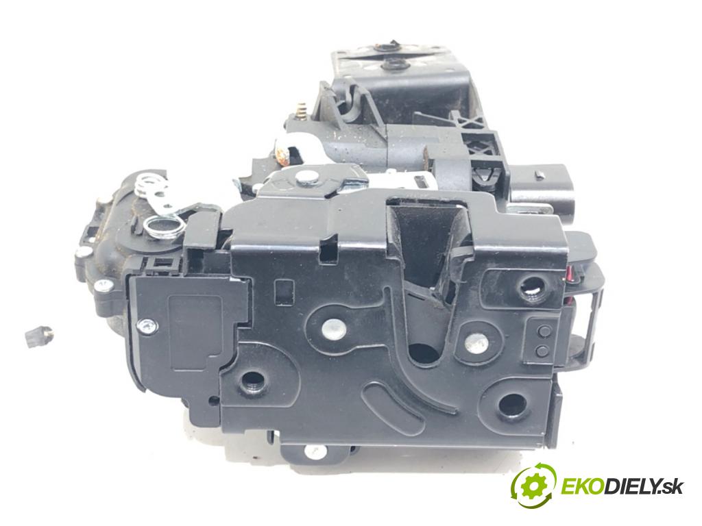 SKODA SUPERB I (3U4) 2001 - 2008    2.8 V6 142 kW [193 KM] benzyna 2001 - 2008  zámok dveře levý přední část 