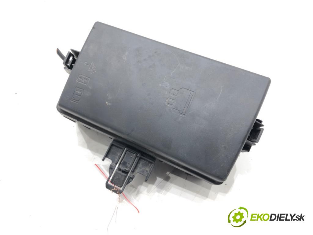 SEAT ATECA (KH7, KHP) 2016 - 2022    1.4 TSI 110 kW [150 KM] benzyna 2016 - 2022  skříňka poistková 5Q0937125G (Pojistkové skříňky)