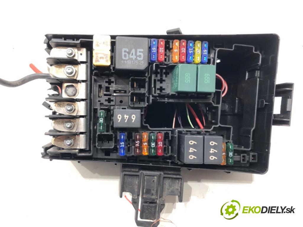 SEAT ATECA (KH7, KHP) 2016 - 2022    1.4 TSI 110 kW [150 KM] benzyna 2016 - 2022  skříňka poistková 5Q0937125G (Pojistkové skříňky)