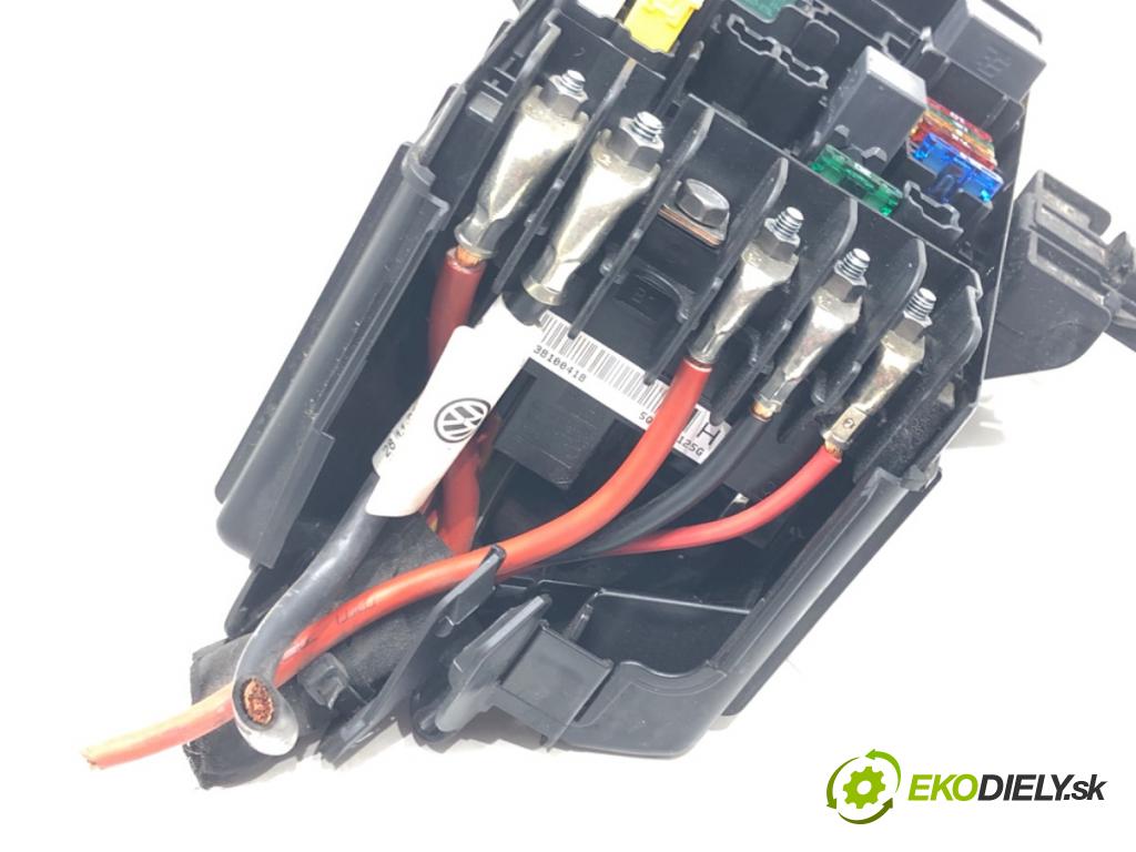 SEAT ATECA (KH7, KHP) 2016 - 2022    1.4 TSI 110 kW [150 KM] benzyna 2016 - 2022  skříňka poistková 5Q0937125G (Pojistkové skříňky)