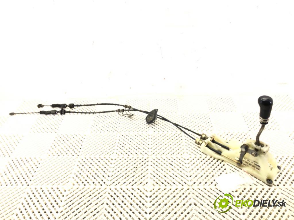 TOYOTA AVENSIS VERSO (_M2_) 2001 - 2011    2.0 D (CLM20_) 85 kW [116 KM] olej napędowy 2001 - 2005  Kulisa  (Rýchlostné páky / kulisy)