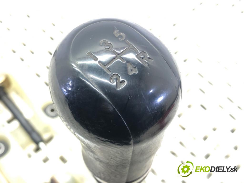 TOYOTA AVENSIS VERSO (_M2_) 2001 - 2011    2.0 D (CLM20_) 85 kW [116 KM] olej napędowy 2001 - 2005  Kulisa  (Rýchlostné páky / kulisy)