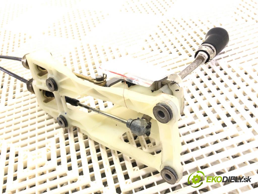 TOYOTA AVENSIS VERSO (_M2_) 2001 - 2011    2.0 D (CLM20_) 85 kW [116 KM] olej napędowy 2001 - 2005  Kulisa  (Rýchlostné páky / kulisy)